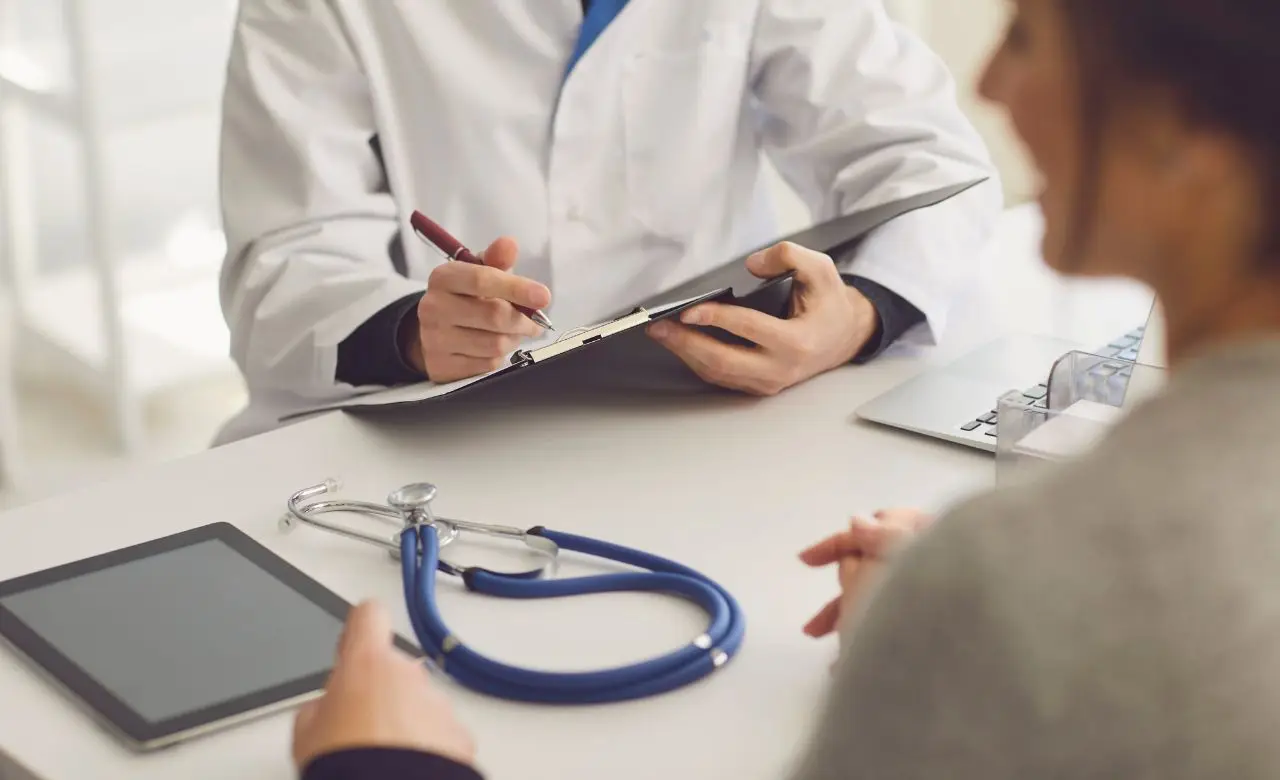 Hai 50 anni? Ecco gli esami indispensabili che devi fare e quanto costa il check-up completo