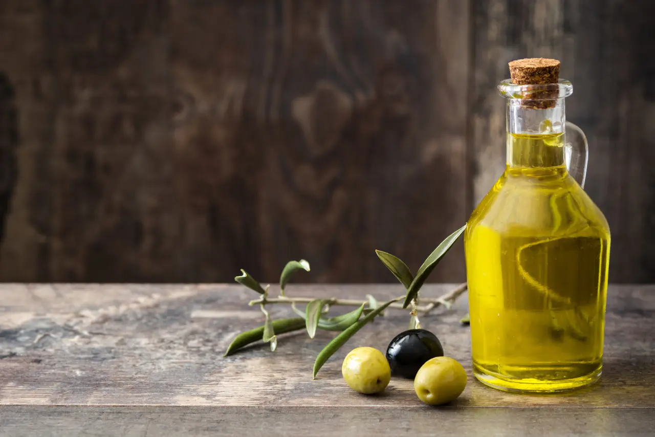 Hai sempre sbagliato a usare l’olio paglierino: ecco quando funziona davvero