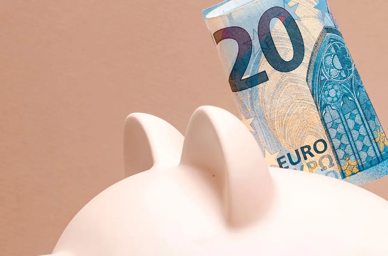 Il metodo 40-30-20-10 per gestire i soldi promette di farti risparmiare: ecco come funziona